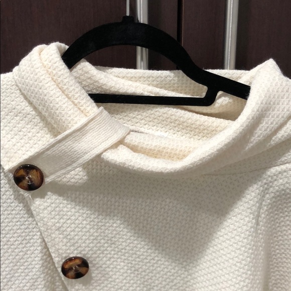 Cream Sweater size Medium. No tags, never worn. - Picture 3 of 7